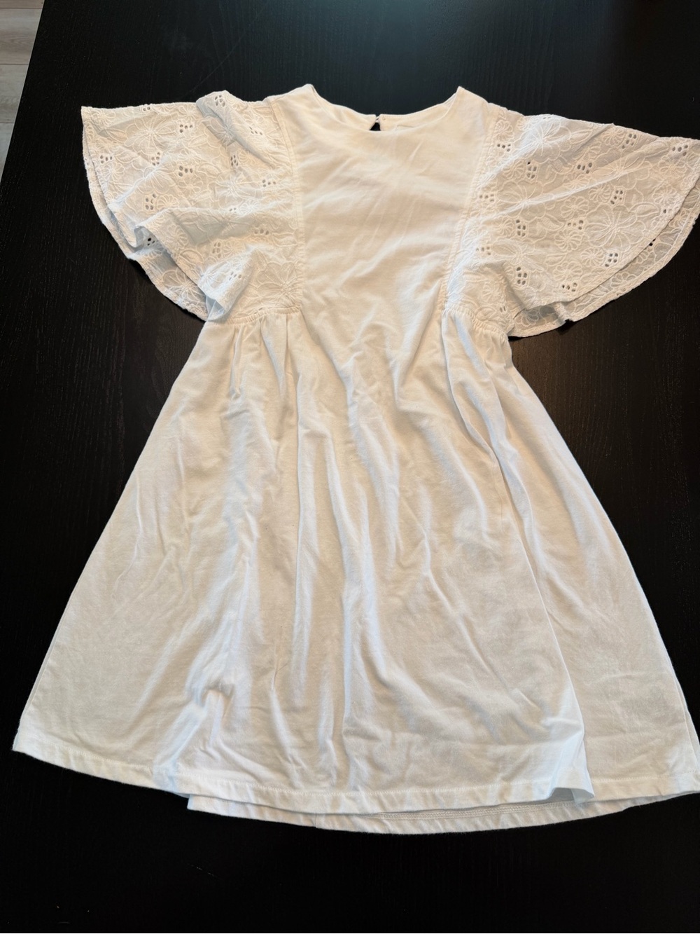 Girls' White Eyelet Flutter Sleeve Casual Dress
